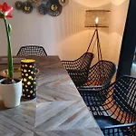 Zentrale, Stilvolle Fuer 2 Bis 9 Personen Mit Balkon Lägenhet *