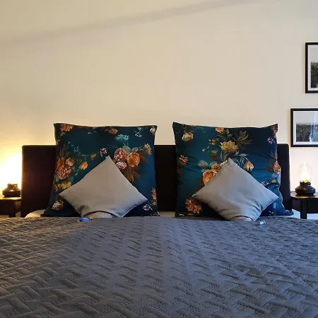 Apartment Zentrale, Stilvolle Fuer 2 Bis 9 Personen Mit Balkon