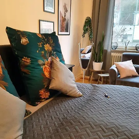 Zentrale, Stilvolle Fuer 2 Bis 9 Personen Mit Balkon * Coburg