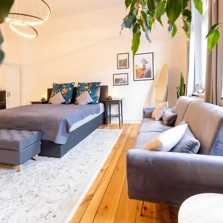 Zentrale, Stilvolle Fuer 2 Bis 9 Personen Mit Balkon Apartment