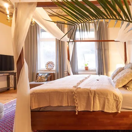 Zentrale, Stilvolle Fuer 2 Bis 9 Personen Mit Balkon *
