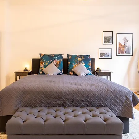 Apartment Zentrale, Stilvolle Fuer 2 Bis 9 Personen Mit Balkon