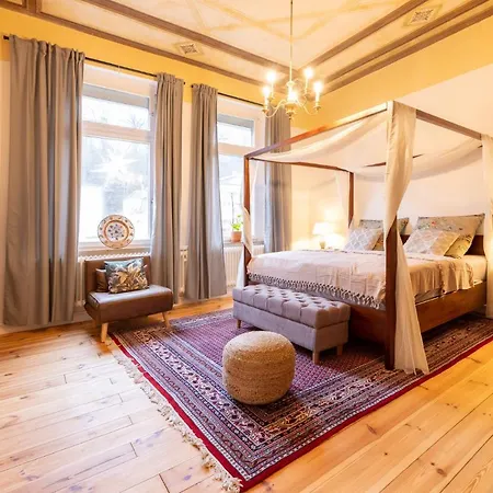 Zentrale, Stilvolle Fuer 2 Bis 9 Personen Mit Balkon *