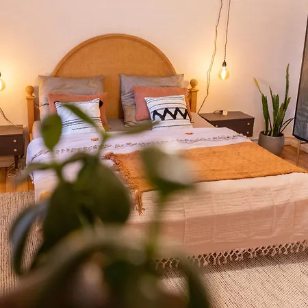 Zentrale, Stilvolle Fuer 2 Bis 9 Personen Mit Balkon Apartment