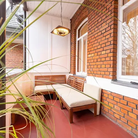 Zentrale, Stilvolle Fuer 2 Bis 9 Personen Mit Balkon