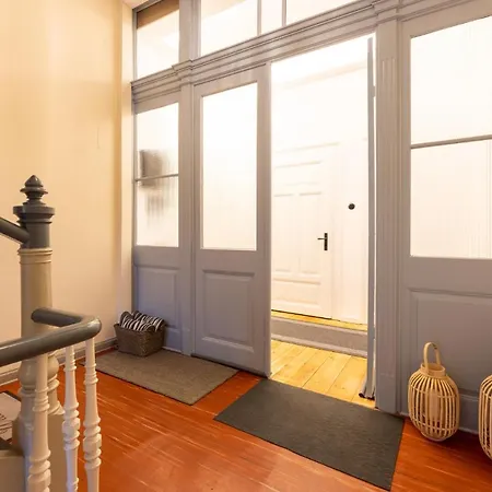 Zentrale, Stilvolle Fuer 2 Bis 9 Personen Mit Balkon