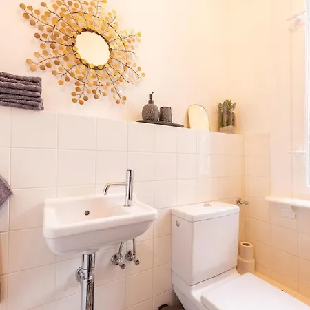 Zentrale, Stilvolle Fuer 2 Bis 9 Personen Mit Balkon Apartment Coburg