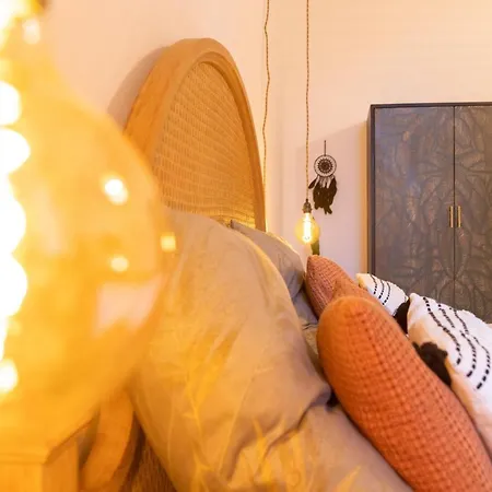 Zentrale, Stilvolle Fuer 2 Bis 9 Personen Mit Balkon Apartamento