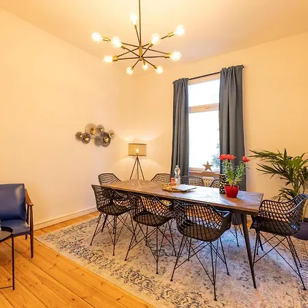 Zentrale, Stilvolle Fuer 2 Bis 9 Personen Mit Balkon Coburg