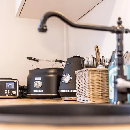 Zentrale, Stilvolle Fuer 2 Bis 9 Personen Mit Balkon Apartamento *