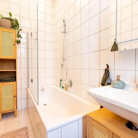 Zentrale, Stilvolle Fuer 2 Bis 9 Personen Mit Balkon Apartment Coburg