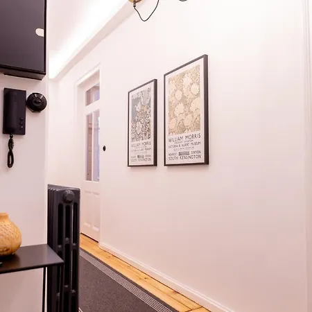 Zentrale, Stilvolle Fuer 2 Bis 9 Personen Mit Balkon Apartment Coburg