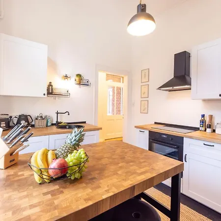 Zentrale, Stilvolle Fuer 2 Bis 9 Personen Mit Balkon *