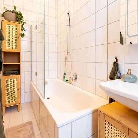 Apartment Zentrale, Stilvolle Fuer 2 Bis 9 Personen Mit Balkon