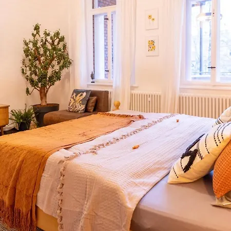 Zentrale, Stilvolle Fuer 2 Bis 9 Personen Mit Balkon * Coburg