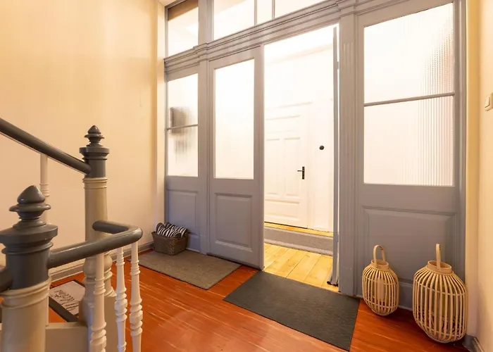 Zentrale, Stilvolle Fuer 2 Bis 9 Personen Mit Balkon