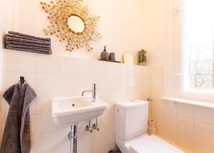 Zentrale, Stilvolle Fuer 2 Bis 9 Personen Mit Balkon 아파트 코부르크