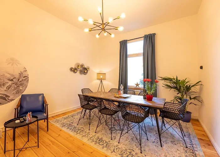 Zentrale, Stilvolle Fuer 2 Bis 9 Personen Mit Balkon 코부르크
