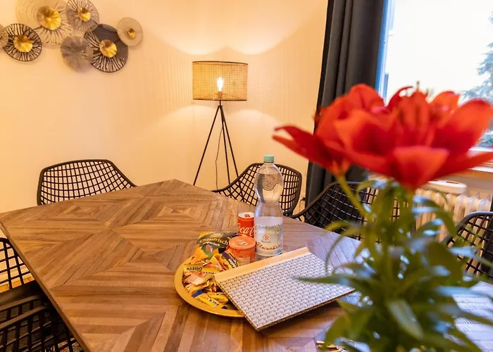 Zentrale, Stilvolle Fuer 2 Bis 9 Personen Mit Balkon 아파트 *