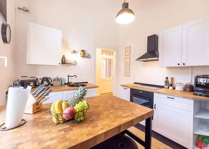 Zentrale, Stilvolle Fuer 2 Bis 9 Personen Mit Balkon *